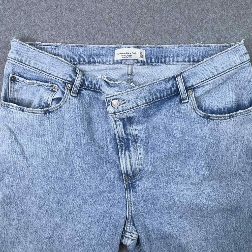 Abercrombie & Fitch 90's Straight Ultra High Rise Light Wash Women Sz 34/18R Y2K